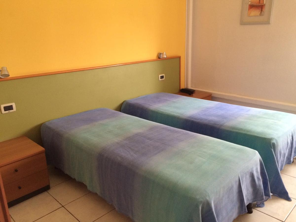 Lo Scoglio Hotel Castelnuovo del Garda Ngoại thất bức ảnh